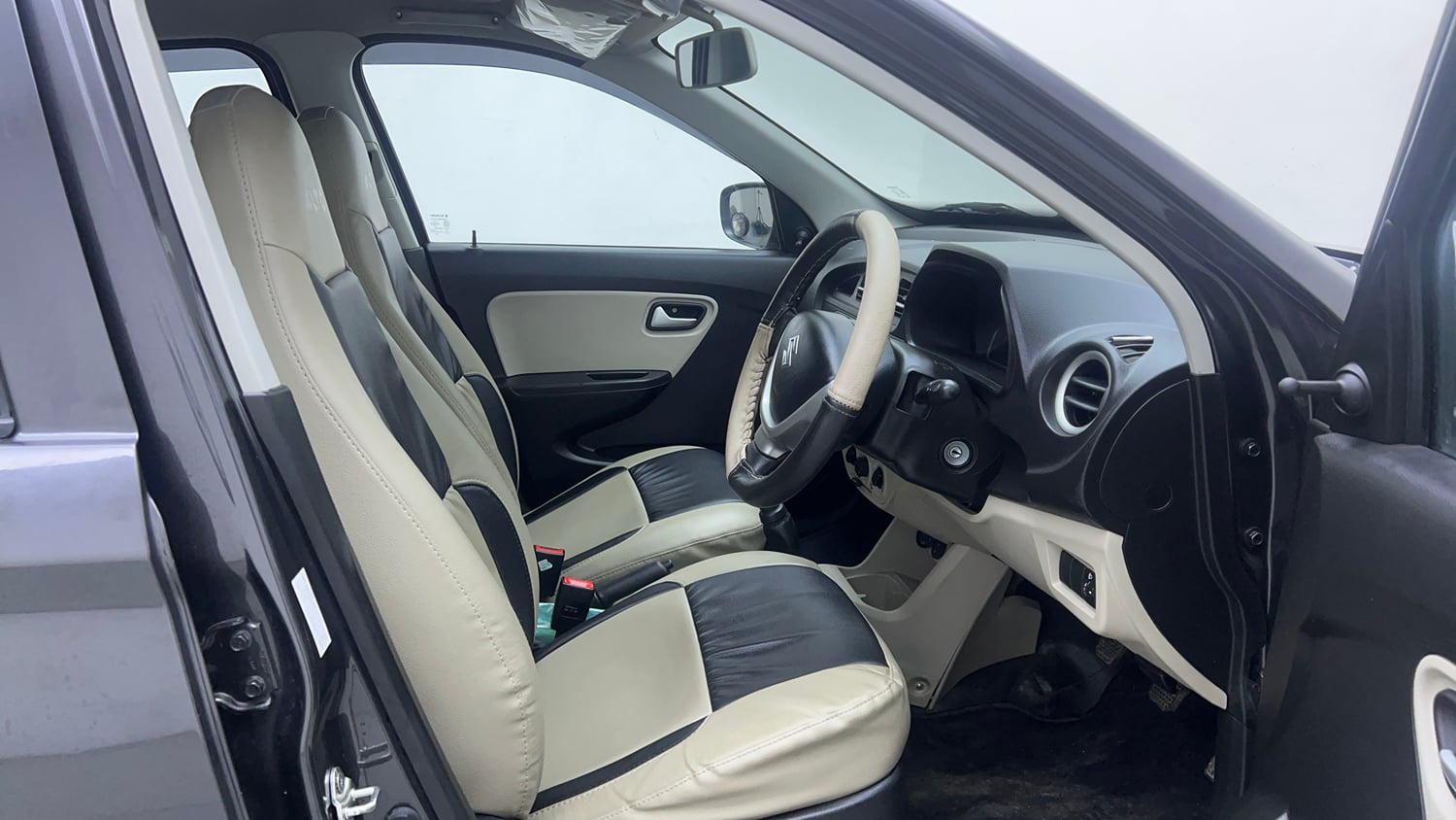 Used 2021 Maruti Suzuki Alto 800 Vxi Plus Petrol Manual interior RIGHT SIDE FRONT DOOR CABIN VIEW