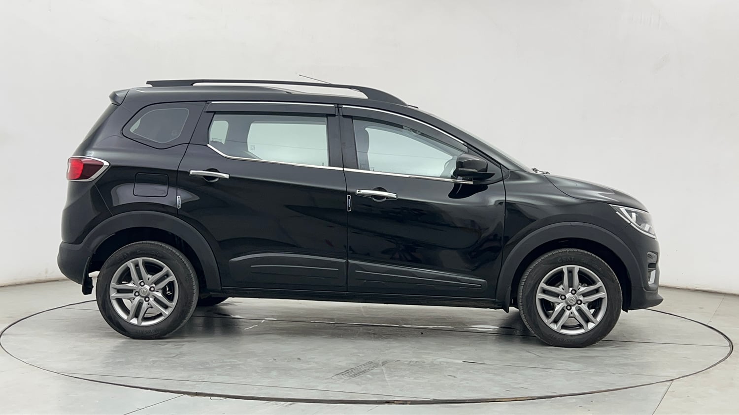 Used 2024 Renault Triber RXZ Petrol Manual exterior RIGHT SIDE VIEW