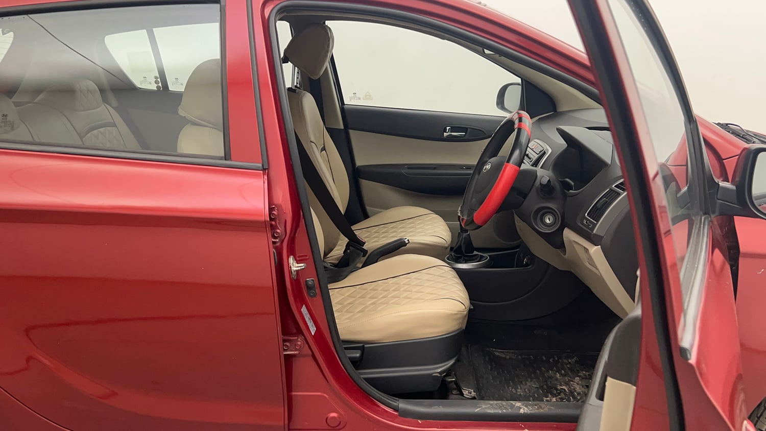 Used 2013 Hyundai i20 Magna (O) 1.2 Petrol Manual interior RIGHT SIDE FRONT DOOR CABIN VIEW