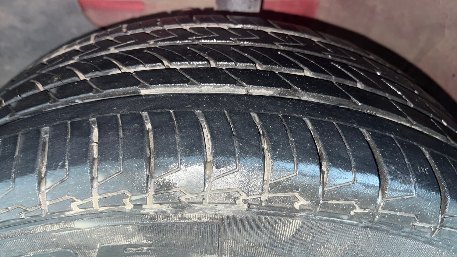 Used 2018 Hyundai Elite i20 Magna Executive 1.2 Petrol Manual tyres LEFT FRONT TYRE TREAD VIEW