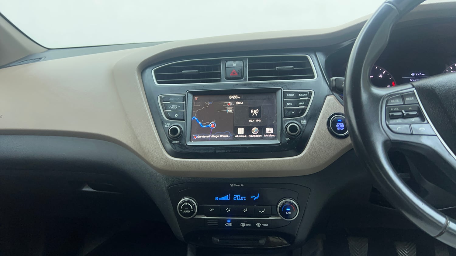 Used 2018 Hyundai Elite i20 Asta 1.4 (O) CRDi Diesel Manual top_features Integrated (in-dash) music system