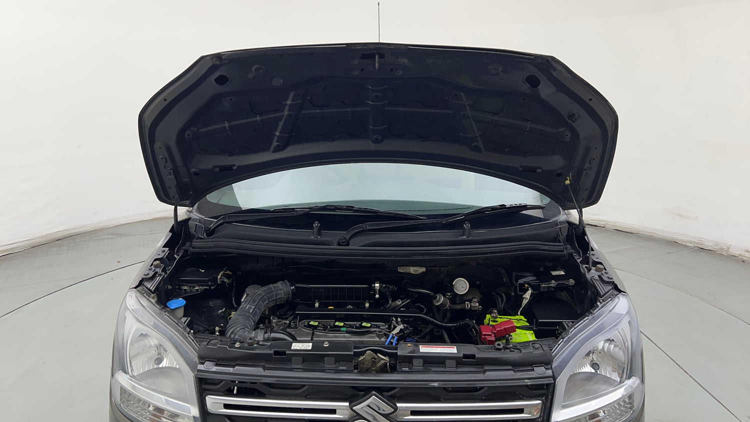 Used 2020 Maruti Suzuki Wagon R LXi (O) 1.0 CNG Cng Manual engine ENGINE & BONNET OPEN FRONT VIEW