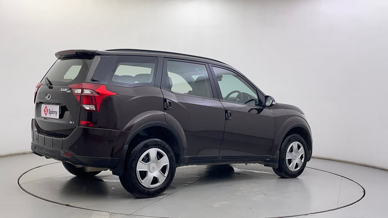 Used 2019 Mahindra XUV500 W7 Diesel Manual exterior RIGHT REAR CORNER VIEW