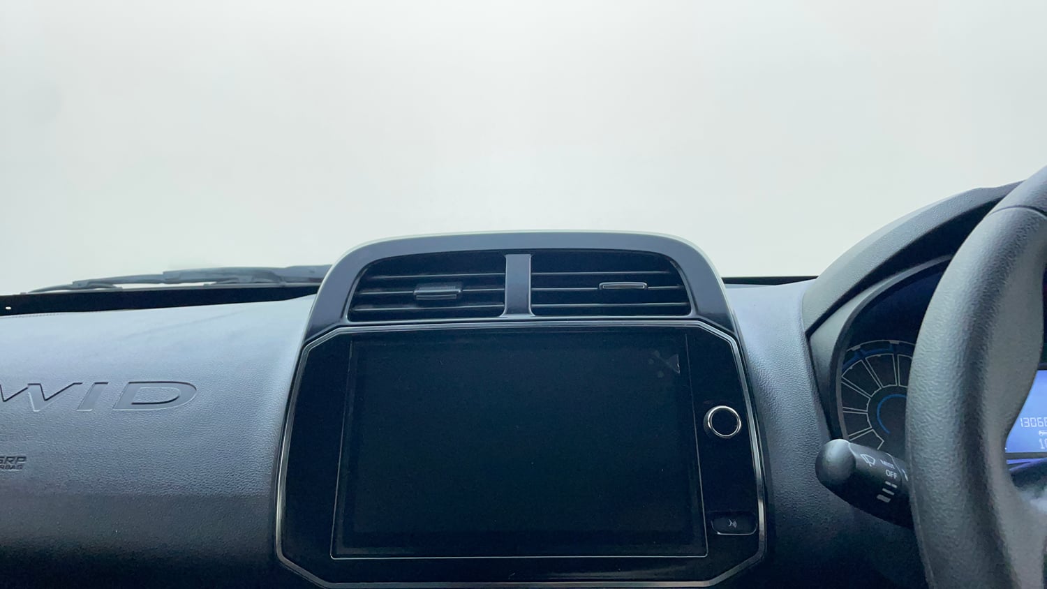 Used 2024 Renault Kwid RXT 1.0L AMT Petrol Automatic top_features Touch screen infotainment system