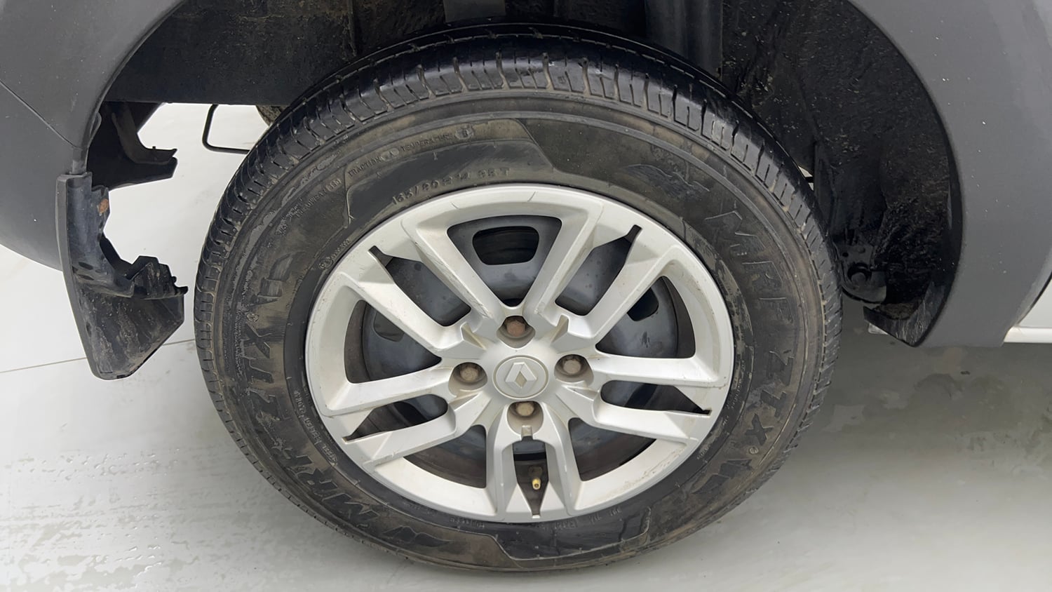 Used 2020 Renault Triber RXL Petrol Manual tyres RIGHT REAR TYRE RIM VIEW