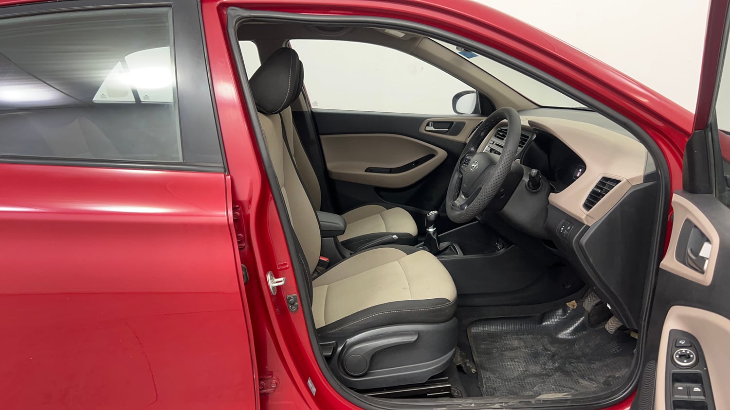 Used 2015 Hyundai Elite i20 Asta 1.2 Petrol Manual interior RIGHT SIDE FRONT DOOR CABIN VIEW