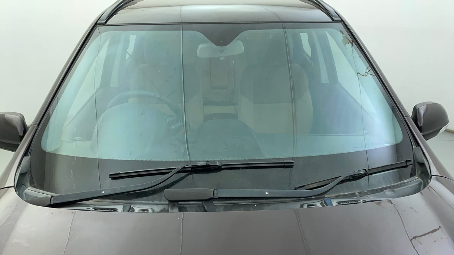 Used 2019 Mahindra XUV500 W7 Diesel Manual exterior FRONT WINDSHIELD VIEW