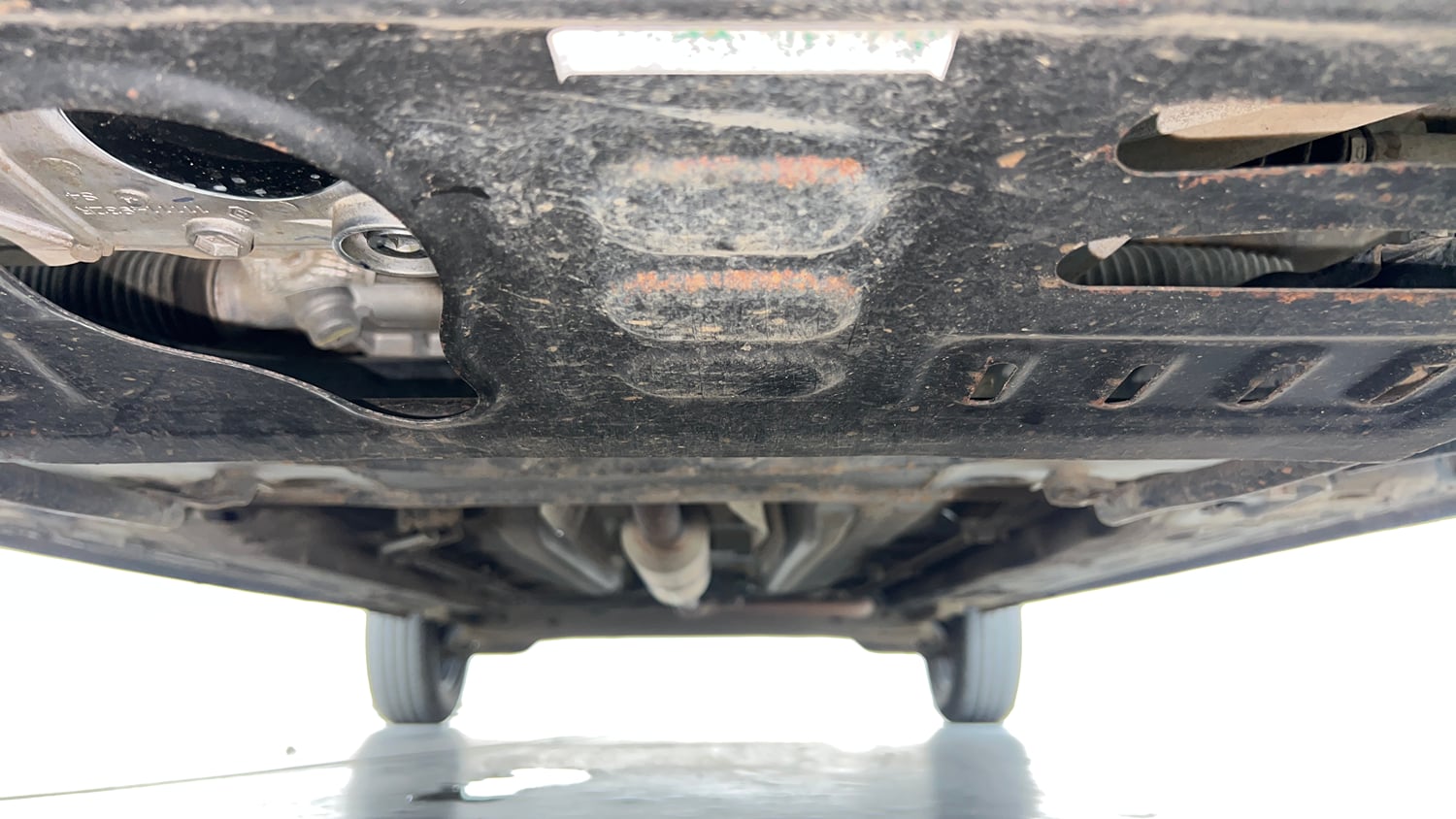 Used 2024 Renault Triber RXZ Petrol Manual extra FRONT LEFT UNDERBODY VIEW