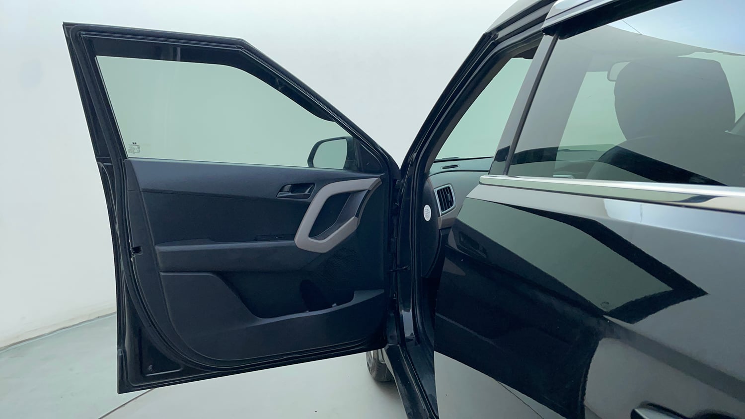 Used 2018 Hyundai Creta 1.6 E+ VTVT Petrol + CNG (Outside Fitted) Cng Manual interior LEFT FRONT DOOR OPEN VIEW