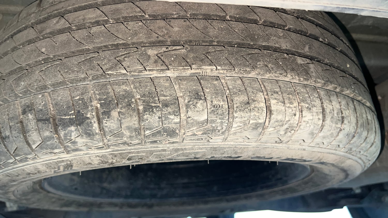Used 2022 Hyundai Alcazar Platinum (O) 7 Seater 1.5 Diesel AT Diesel Automatic tyres SPARE TYRE VIEW