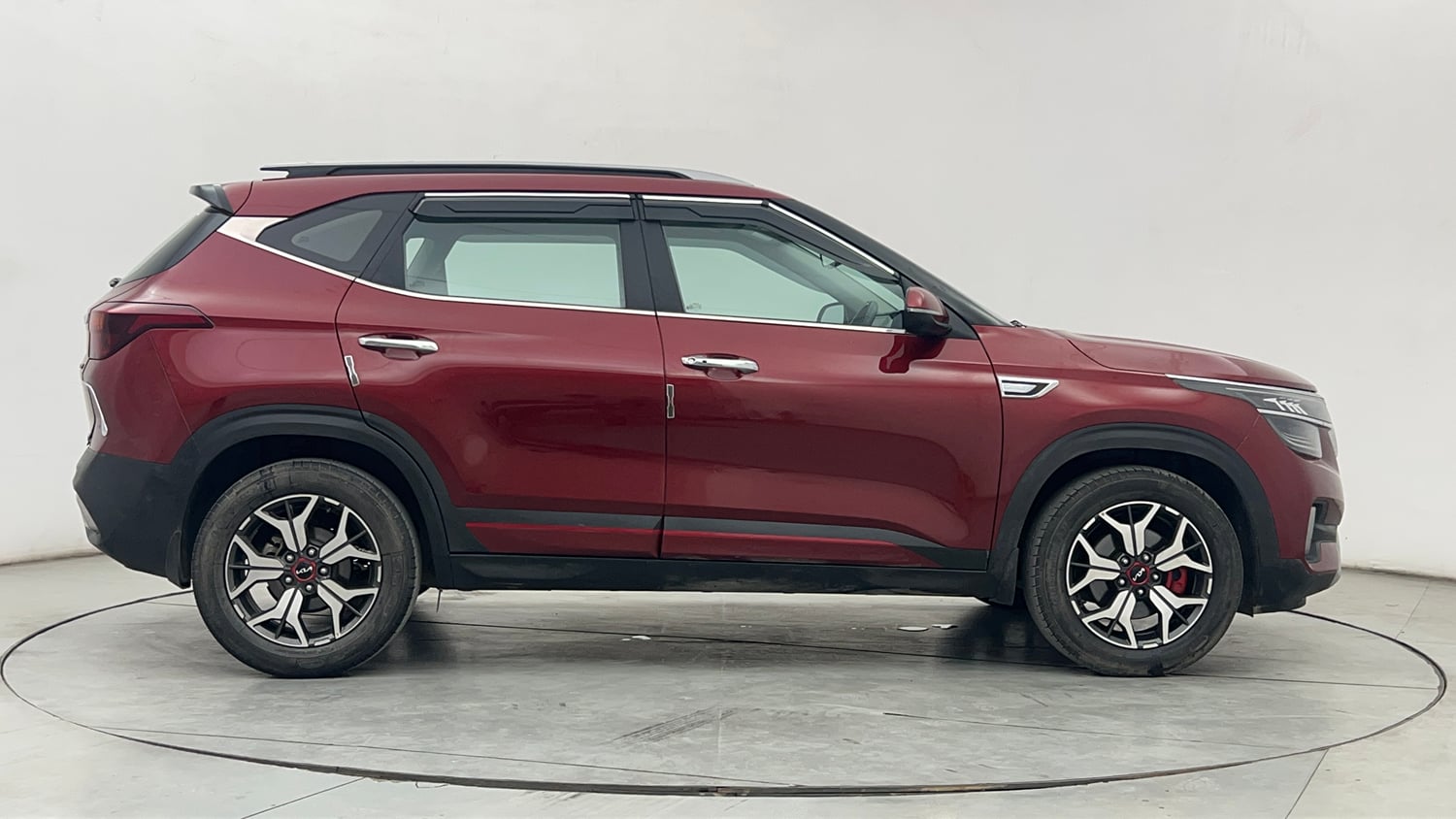 Used 2022 Kia Seltos GTX Plus 1.4 Petrol Manual exterior RIGHT SIDE VIEW