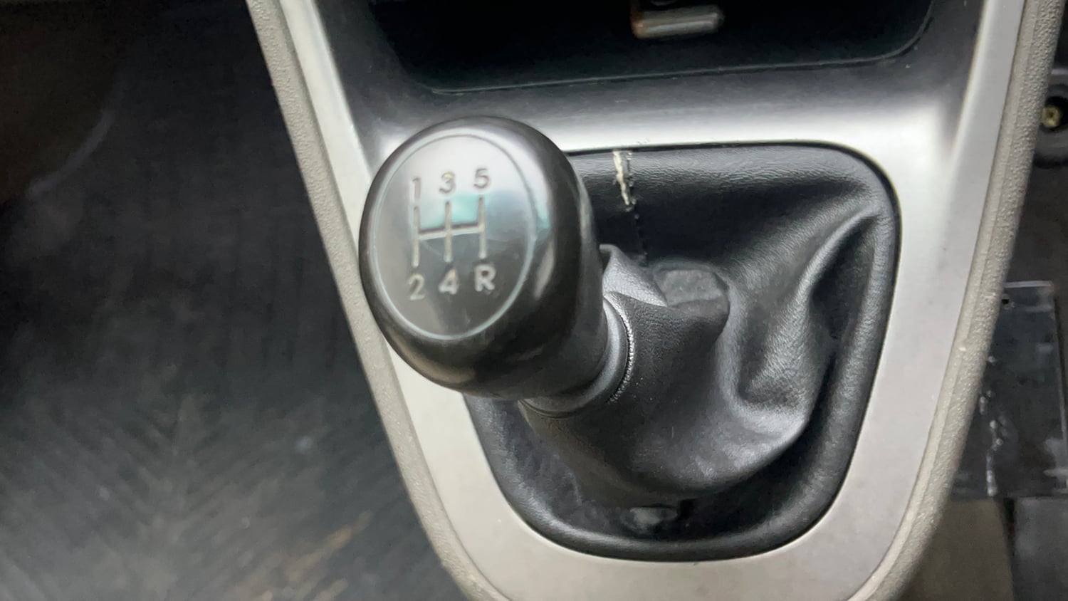 Used 2014 Hyundai i10 Magna 1.1 iRDE2 Petrol Manual interior GEAR  KNOB VIEW