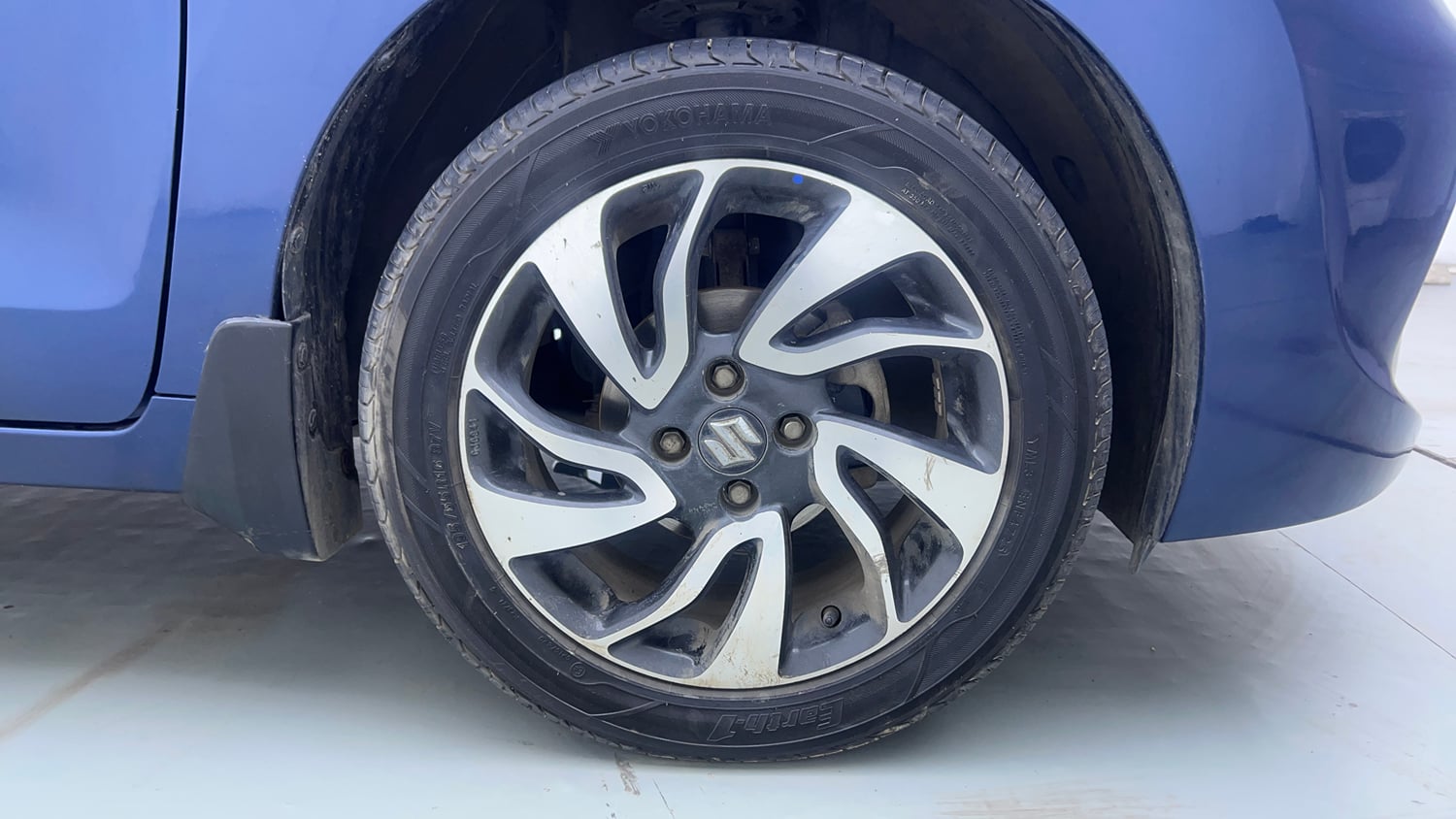 Used 2021 Maruti Suzuki Baleno Zeta Petrol Manual tyres RIGHT FRONT TYRE RIM VIEW
