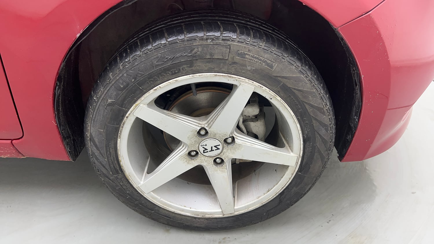 Used 2018 Hyundai Elite i20 Magna Executive 1.2 Petrol Manual tyres RIGHT FRONT TYRE RIM VIEW