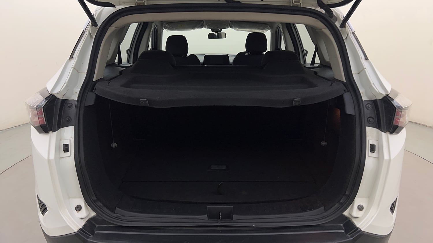 Used 2022 Tata Harrier XT Diesel Manual interior DICKY INSIDE VIEW