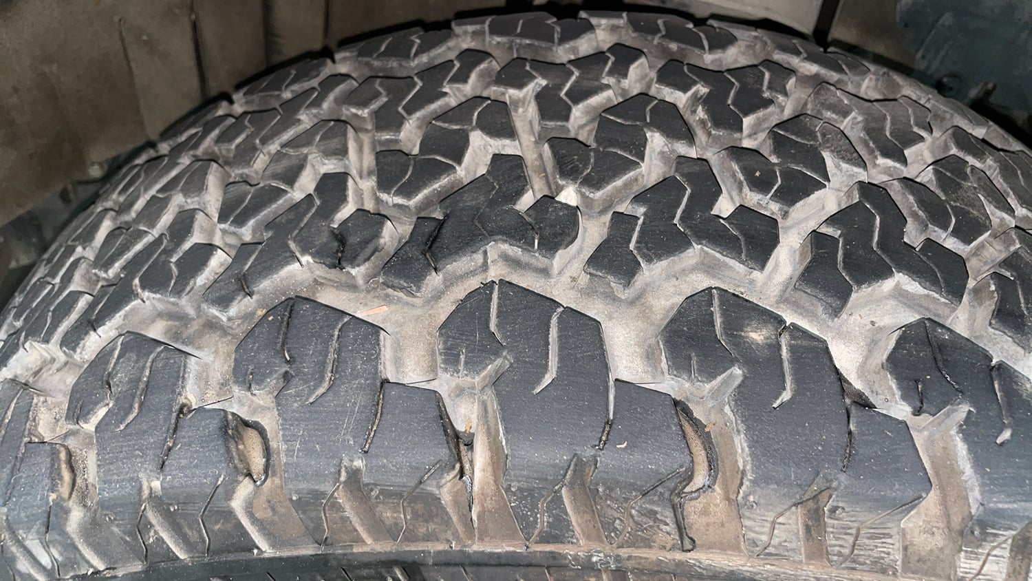 Used 2022 mahindra Thar LX Hard Top Petrol AT 4WD Petrol Automatic tyres RIGHT FRONT TYRE TREAD VIEW
