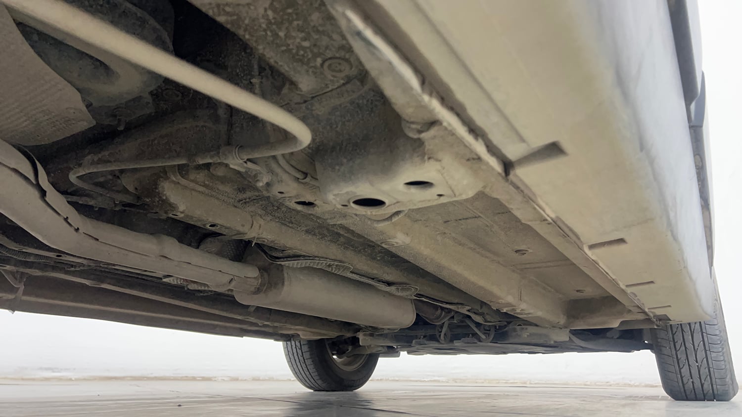 Used 2023 Mahindra XUV 300 W8 (O) 1.2 Petrol AMT Petrol Automatic extra REAR RIGHT UNDERBODY VIEW