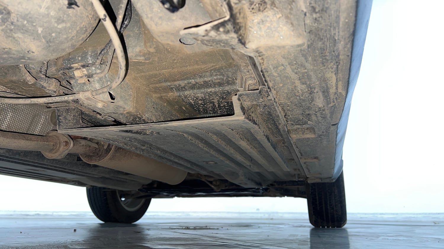 Used 2024 Maruti Suzuki Grand Vitara Zeta Smart Hybrid Petrol Manual extra REAR RIGHT UNDERBODY VIEW