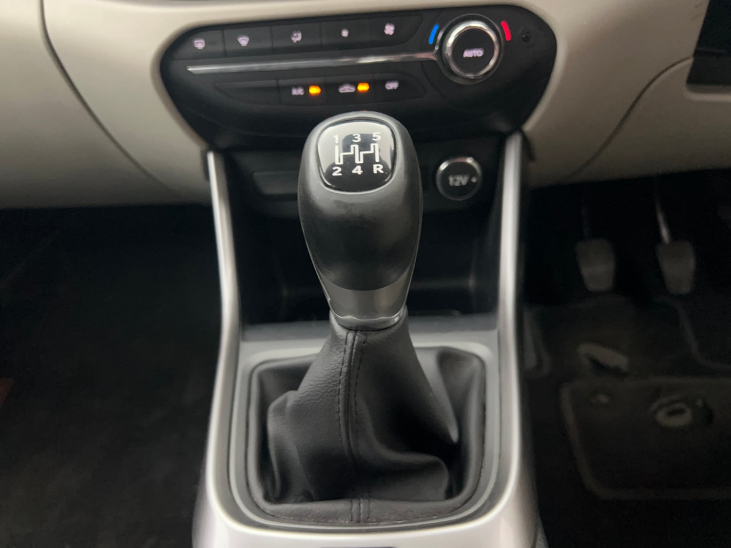 Used 2023 Tata Altroz XZ Petrol Petrol Manual interior GEAR  KNOB VIEW