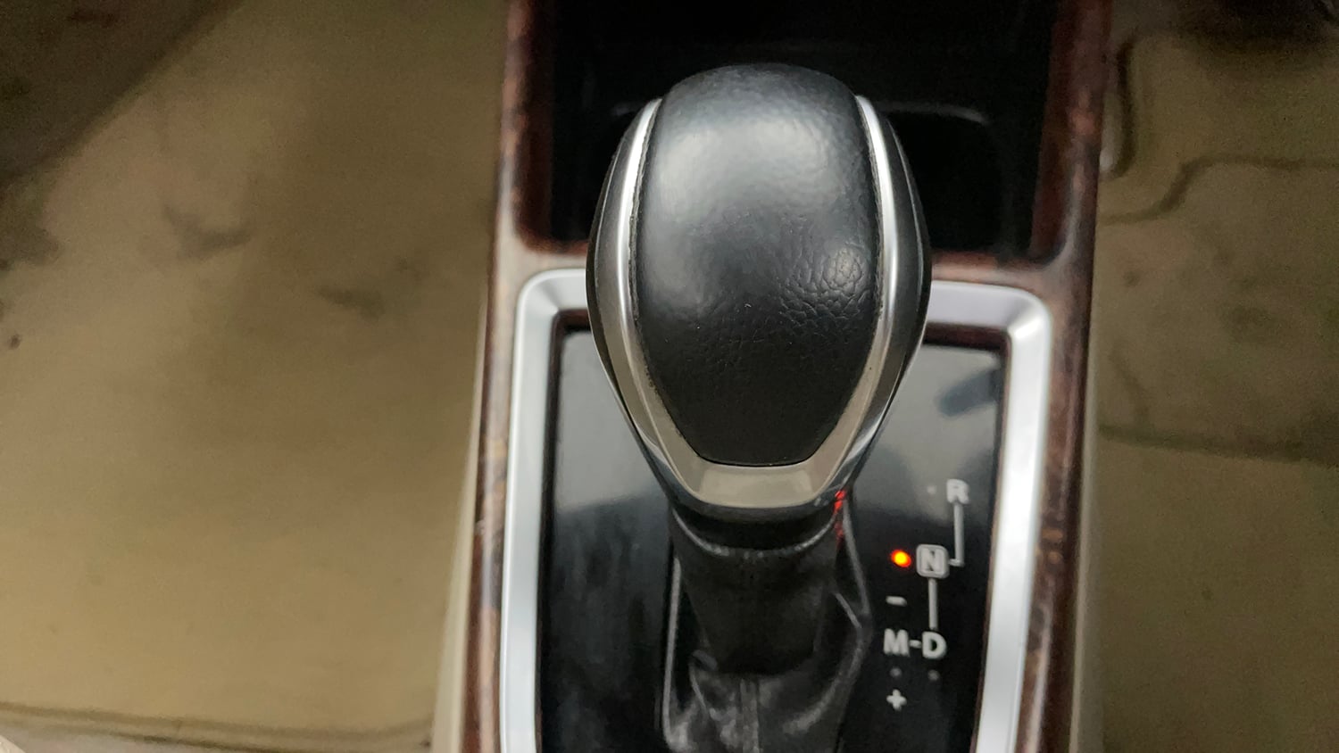 Used 2018 Maruti Suzuki Dzire VDi AMT Diesel Automatic interior GEAR  KNOB VIEW