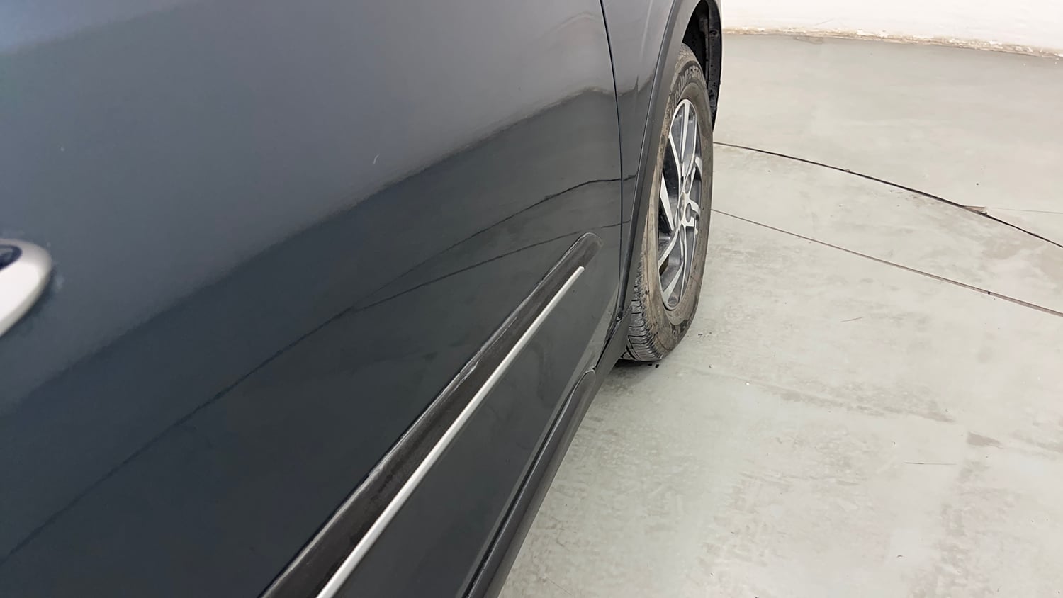 Used 2023 Mahindra XUV 300 W8 (O) 1.2 Petrol AMT Petrol Automatic dents MINOR SCRATCH