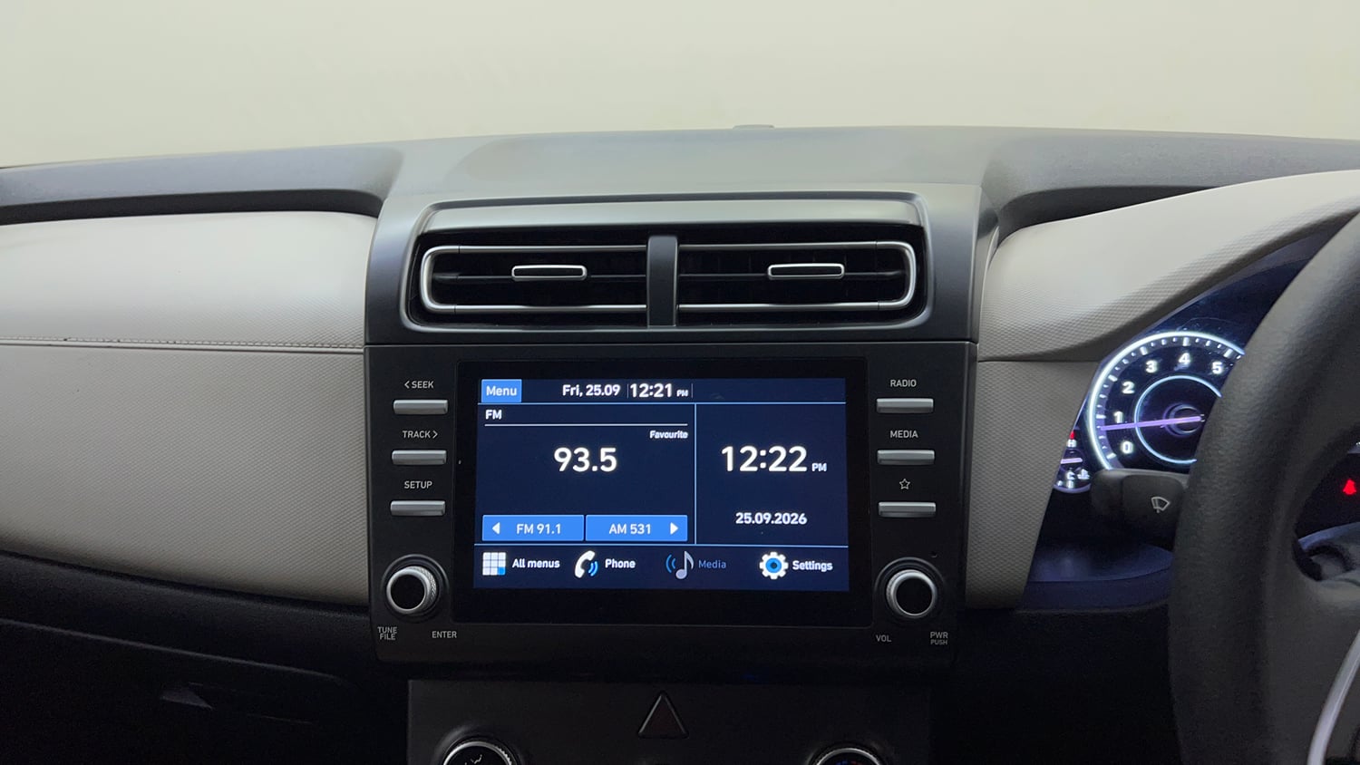 Used 2020 Hyundai Creta EX 1.5 Petrol Petrol Manual top_features Touch screen infotainment system