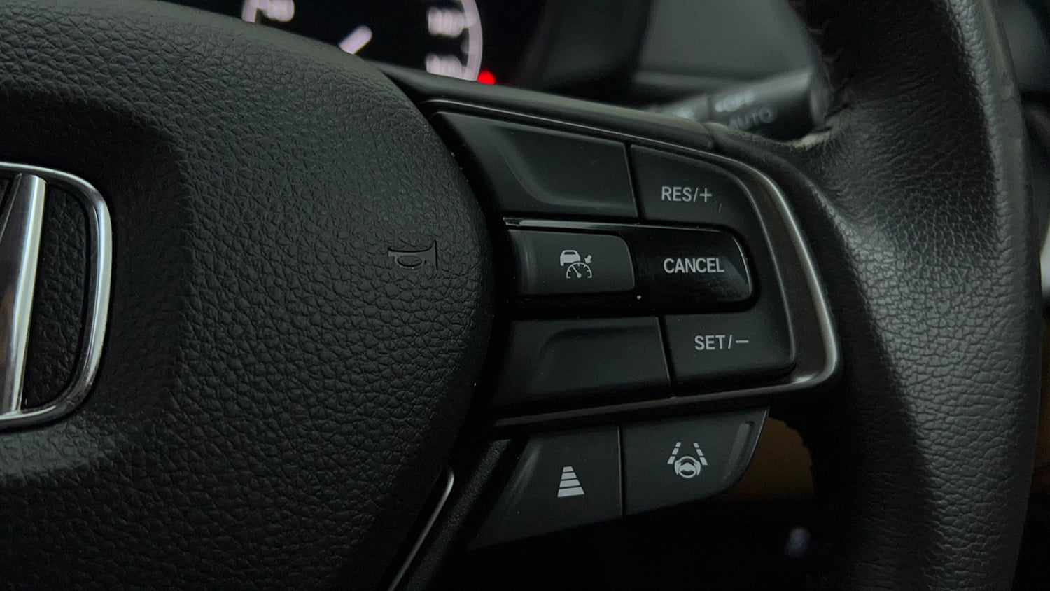 Used 2025 Honda Elevate ZX CVT Petrol Automatic top_features Cruise control
