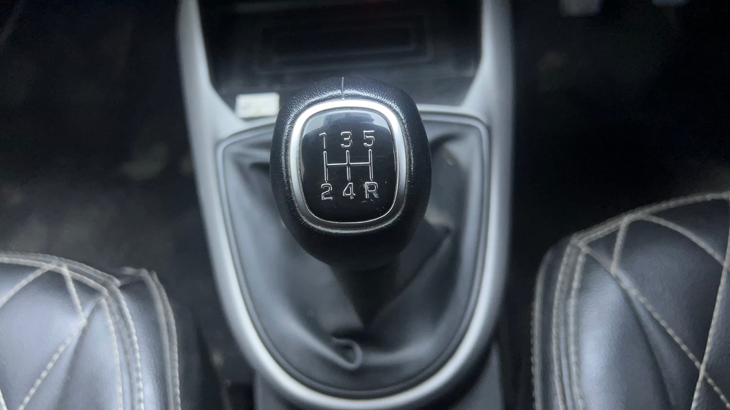 Used 2025 Hyundai Exter SX (O) Connect 1.2 MT Petrol Manual interior GEAR  KNOB VIEW