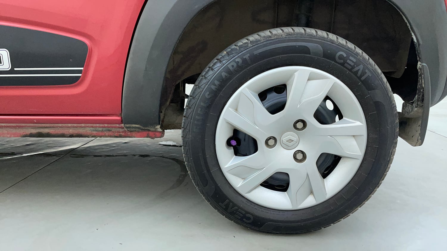 Used 2024 Renault Kwid RXT 1.0L AMT Petrol Automatic tyres LEFT REAR TYRE RIM VIEW