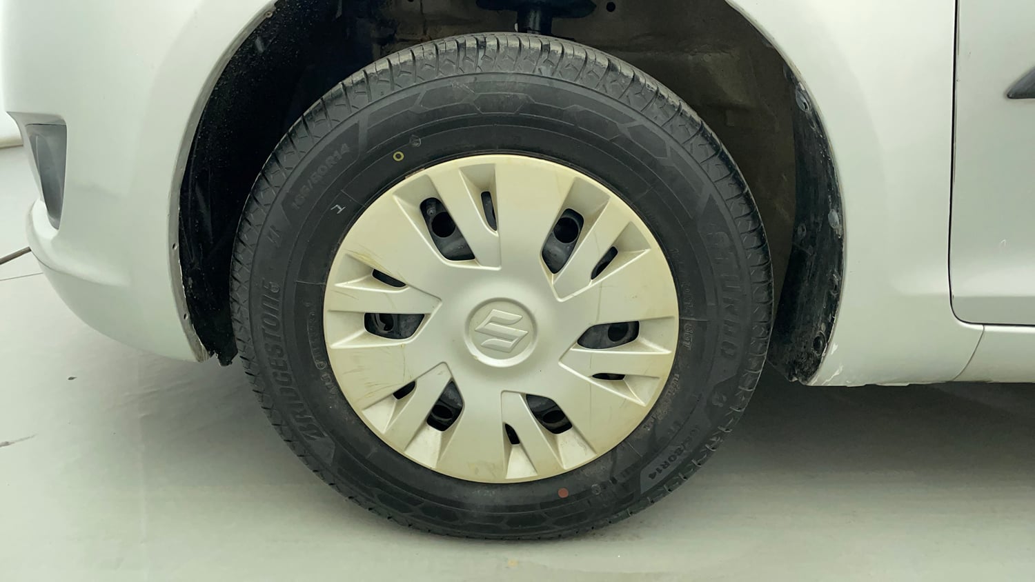 Used 2014 Maruti Suzuki Swift VXi Petrol Manual tyres LEFT FRONT TYRE RIM VIEW