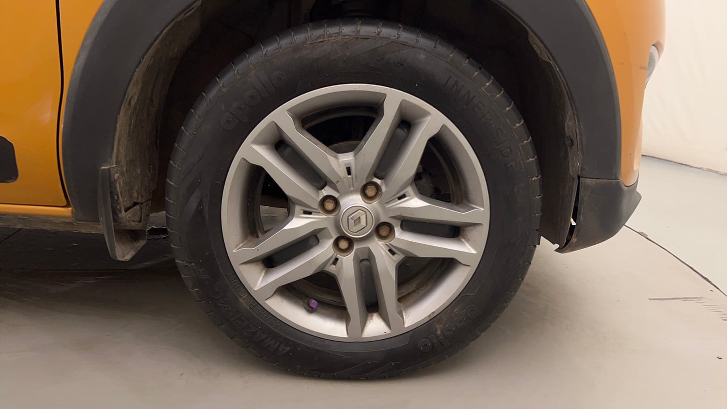 Used 2021 Renault Triber RXZ EASY-R AMT Petrol Automatic tyres RIGHT FRONT TYRE RIM VIEW