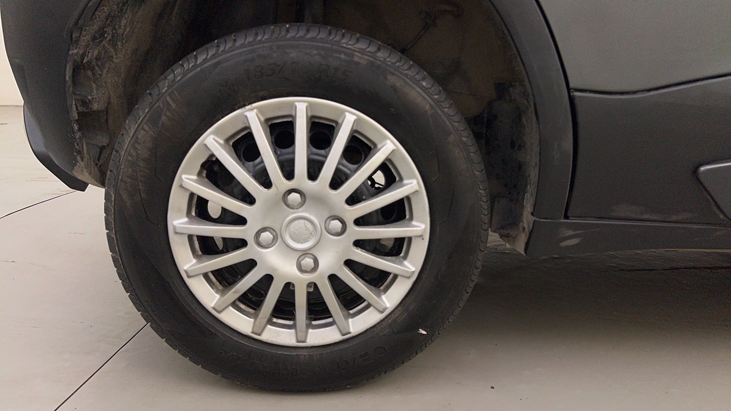 Used 2023 Tata Punch Pure MT Petrol Manual tyres RIGHT REAR TYRE RIM VIEW