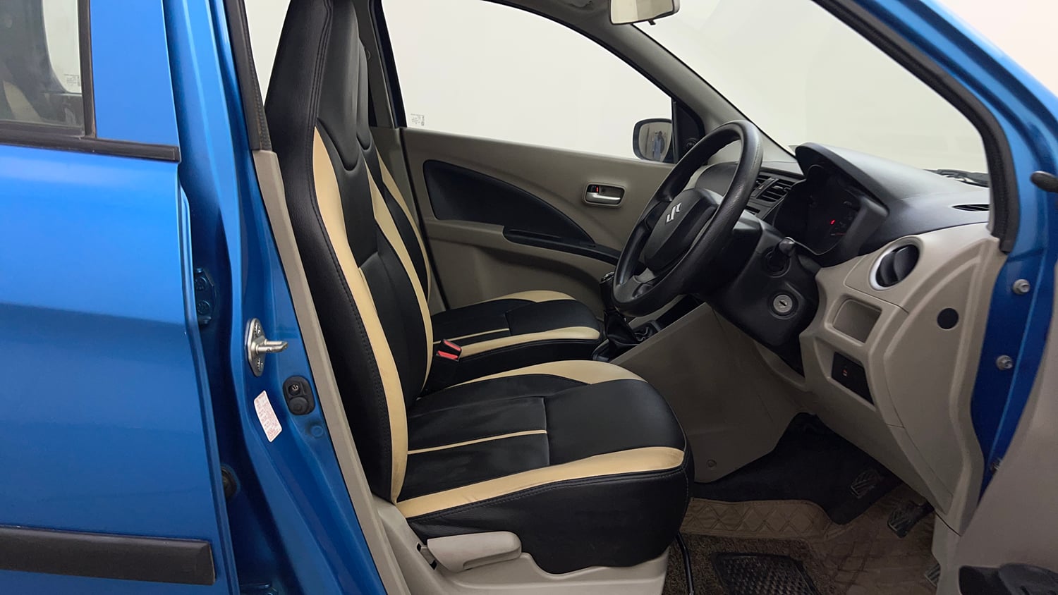Used 2015 Maruti Suzuki Celerio VXi Petrol Manual interior RIGHT SIDE FRONT DOOR CABIN VIEW