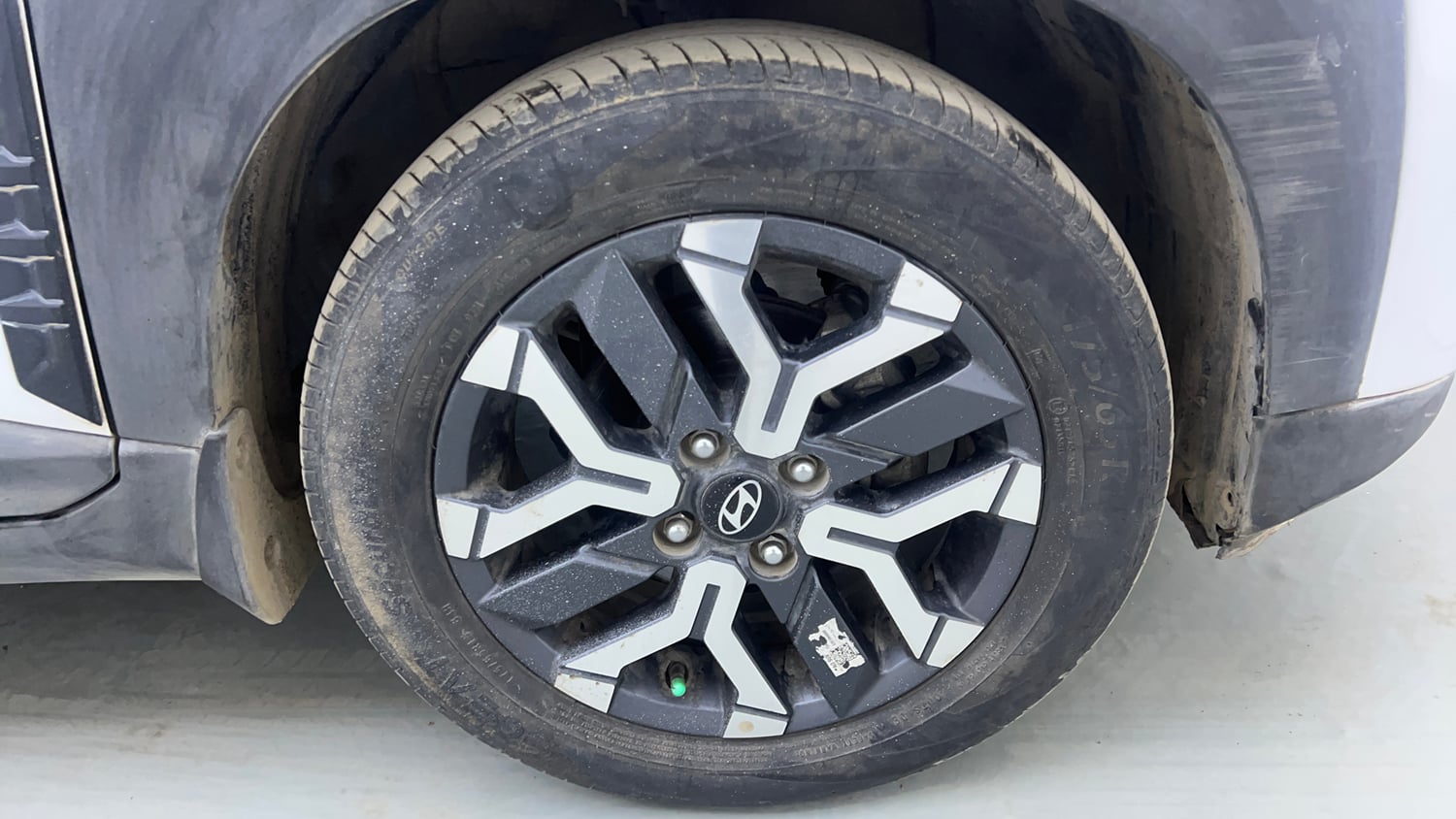 Used 2025 Hyundai Exter SX (O) Connect 1.2 MT Petrol Manual tyres RIGHT FRONT TYRE RIM VIEW