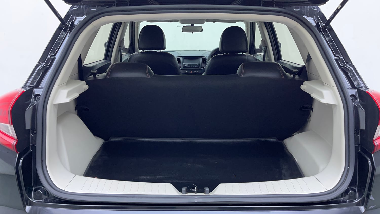 Used 2023 Mahindra XUV 300 W4 1.2 Petrol Petrol Manual interior DICKY INSIDE VIEW