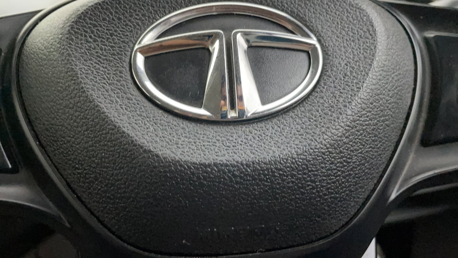 Used 2022 Tata Tiago XT Rhythm Petrol Manual top_features Airbags