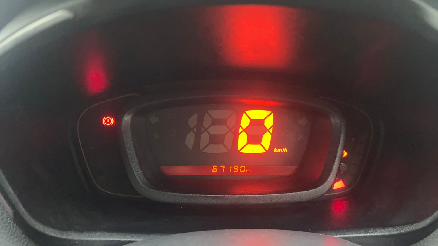Used 2016 Renault Kwid RXT Petrol Manual interior CLUSTERMETER VIEW