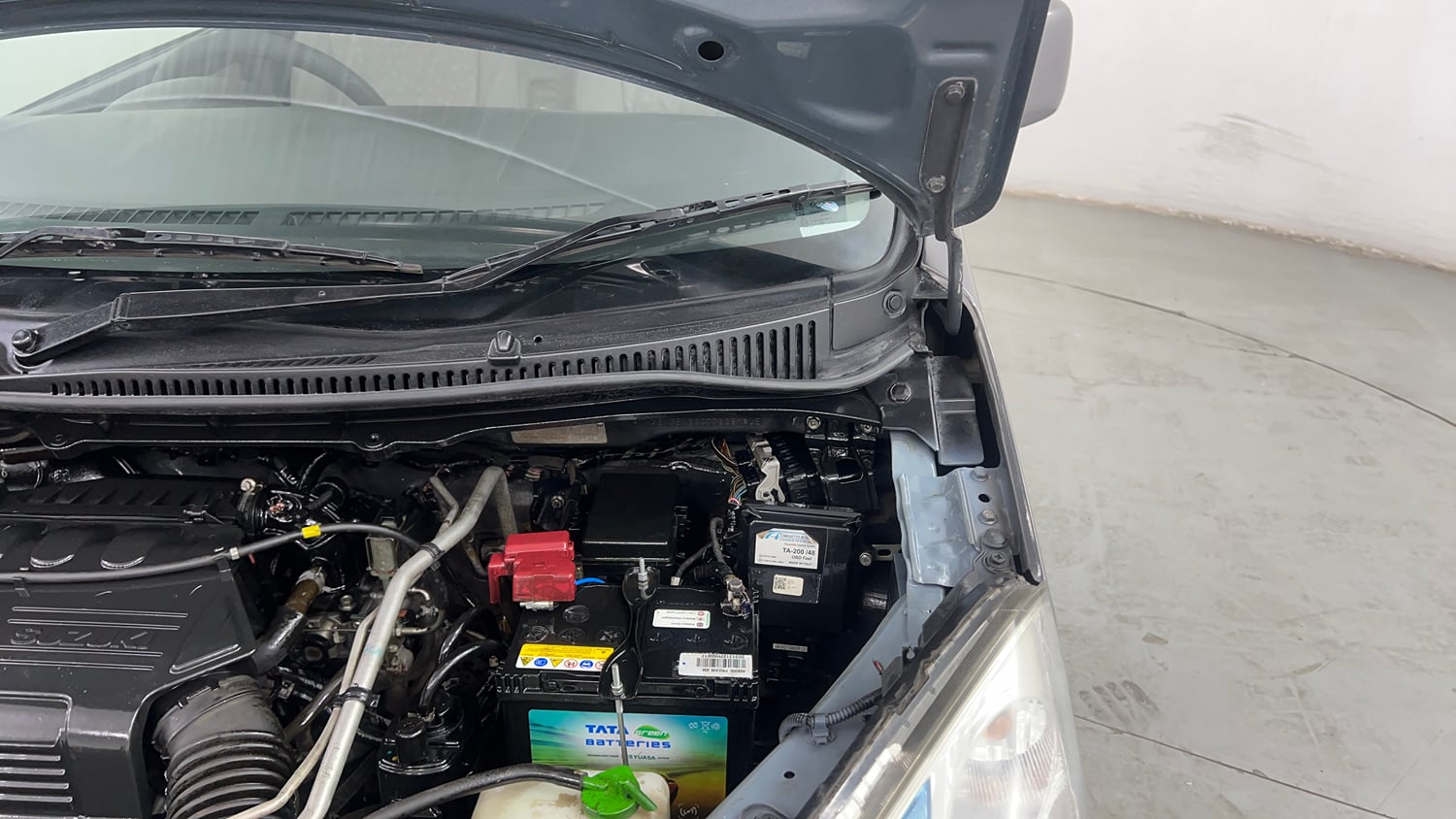 Used 2014 Maruti Suzuki Wagon R 1.0 VXI Petrol + CNG (Outside Fitted) Cng Manual engine ENGINE LEFT SIDE HINGE & APRON VIEW