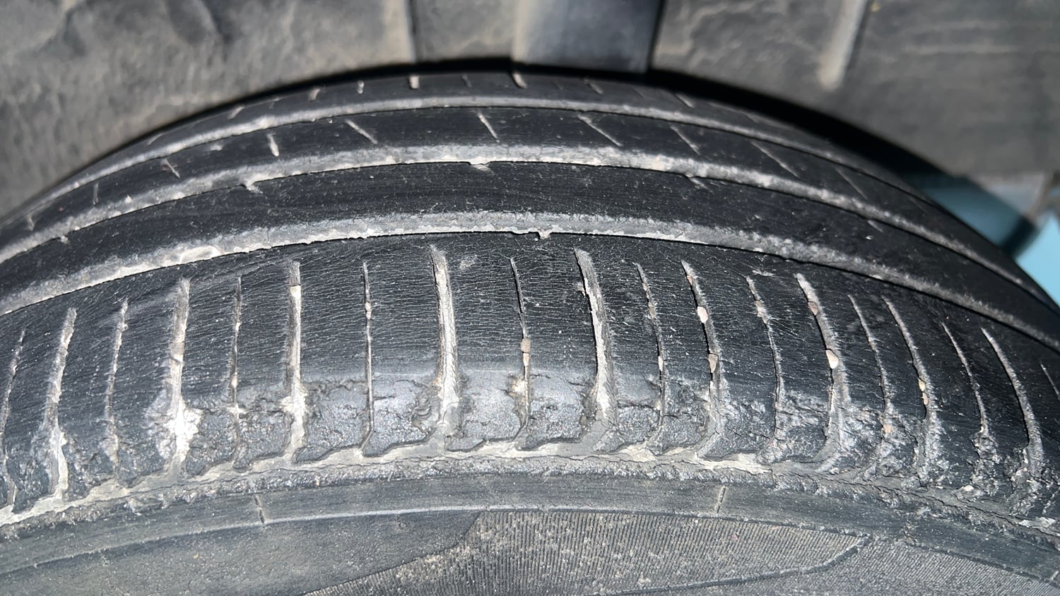 Used 2020 Renault Triber RXZ Petrol Manual tyres LEFT REAR TYRE TREAD VIEW