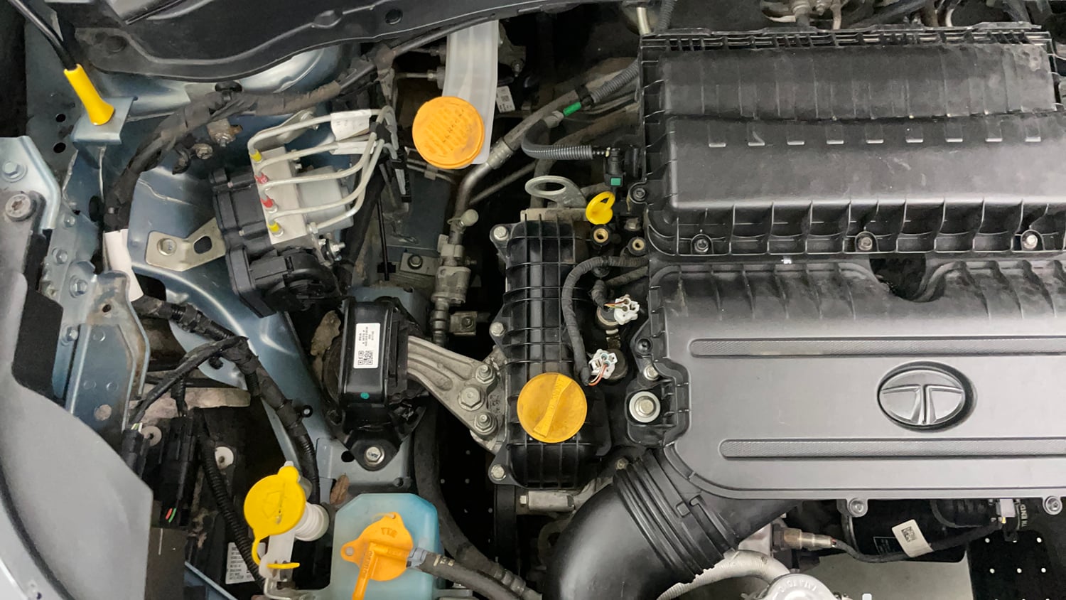 Used 2022 Tata Punch Adventure MT Petrol Manual engine ENGINE RIGHT SIDE VIEW