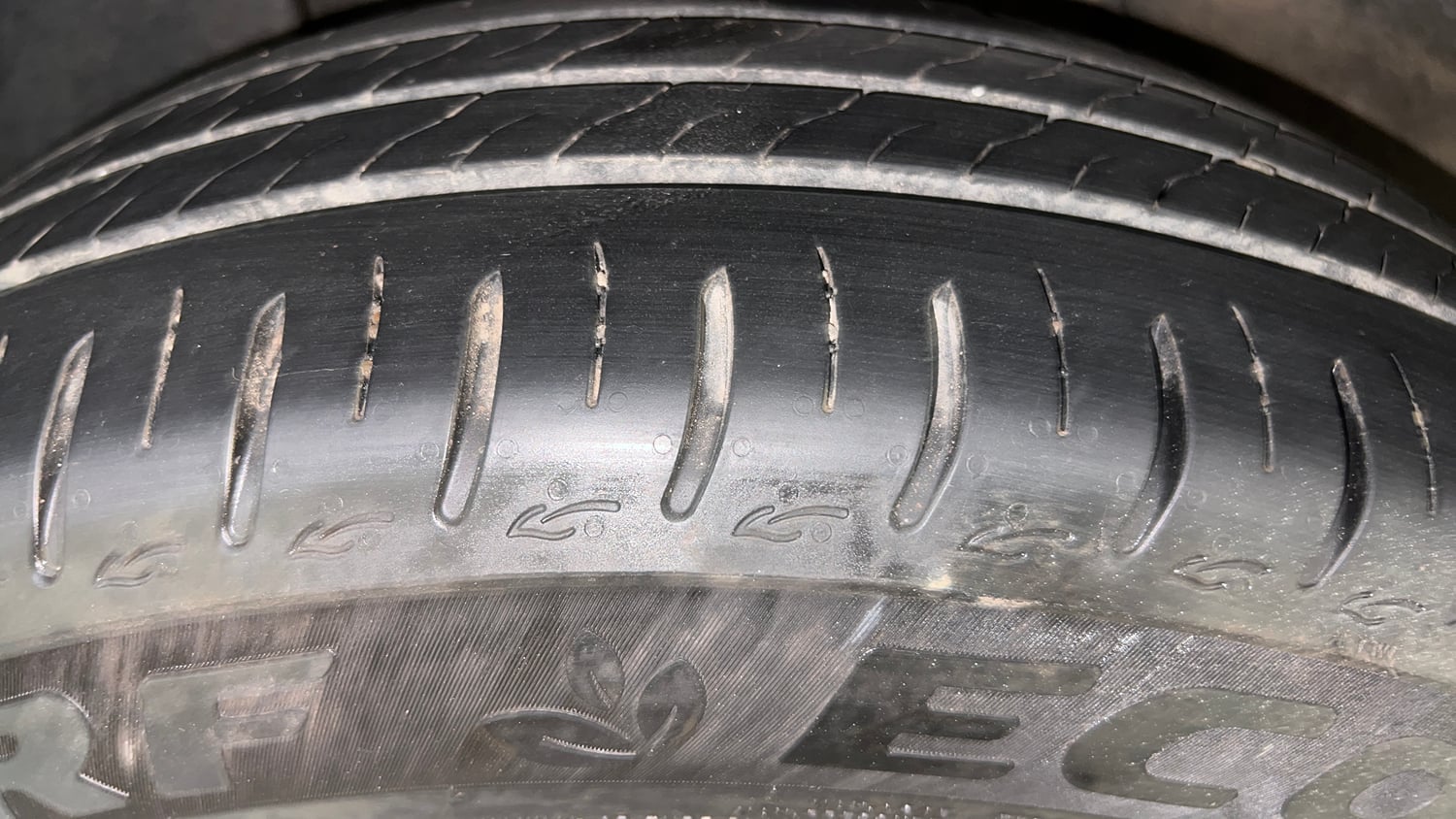 Used 2025 Tata Altroz Accomplished S Petrol 5MT Petrol Manual tyres RIGHT REAR TYRE TREAD VIEW
