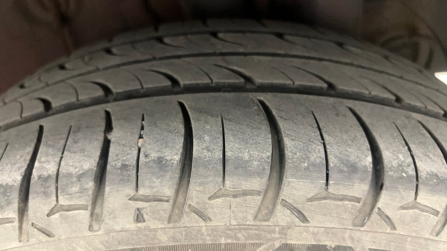 Used 2015 Hyundai Elite i20 Asta 1.2 Petrol Manual tyres LEFT REAR TYRE TREAD VIEW