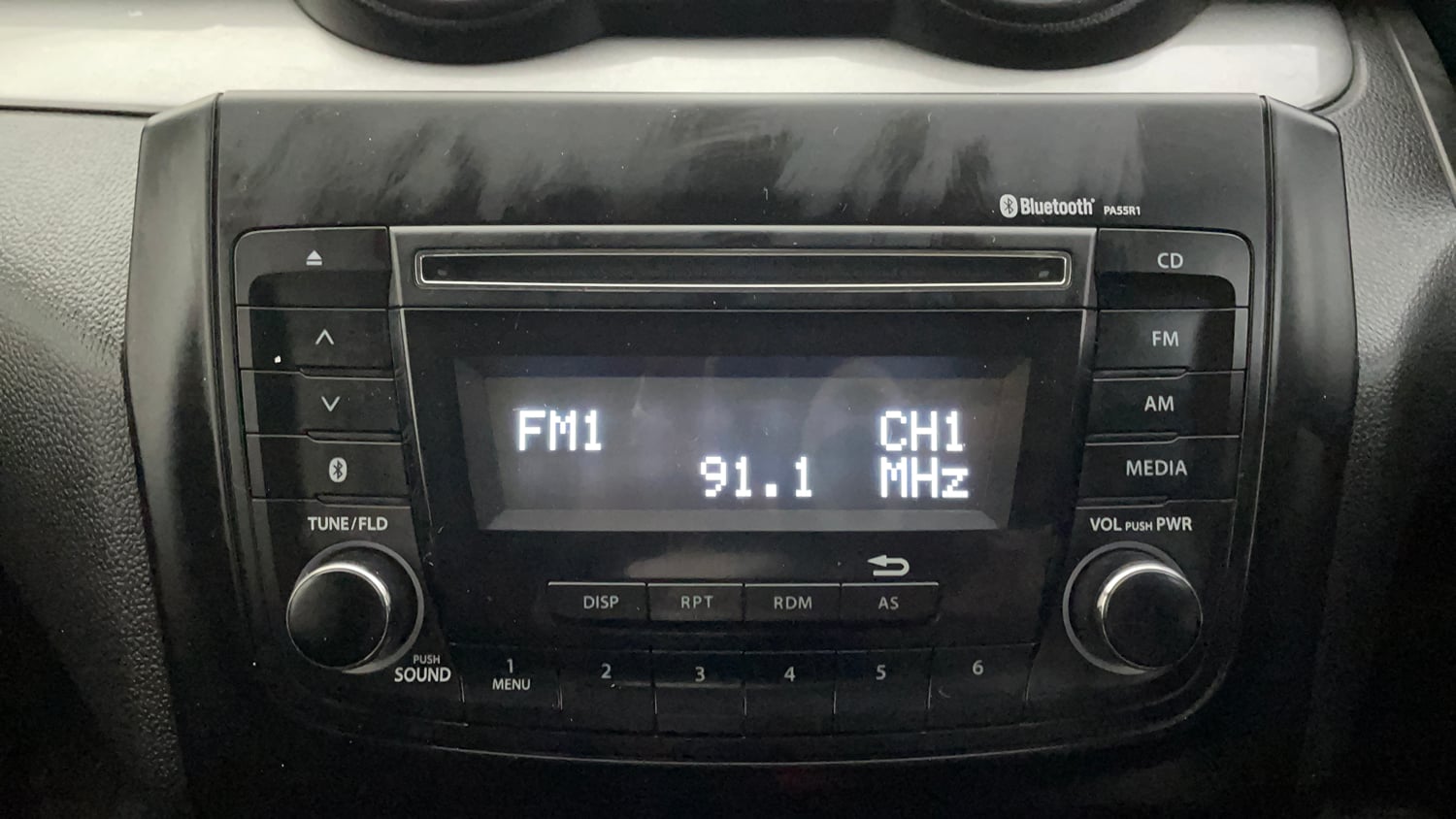 Used 2020 Maruti Suzuki Swift VXi AMT Petrol Automatic top_features Integrated (in-dash) music system