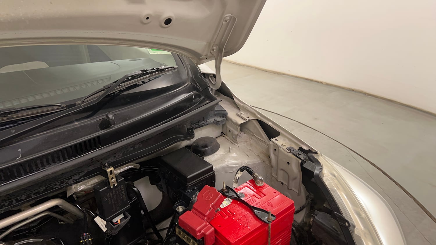 Used 2017 Maruti Suzuki Celerio VXI  CNG (Outside Fitted) Cng Manual engine ENGINE LEFT SIDE HINGE & APRON VIEW