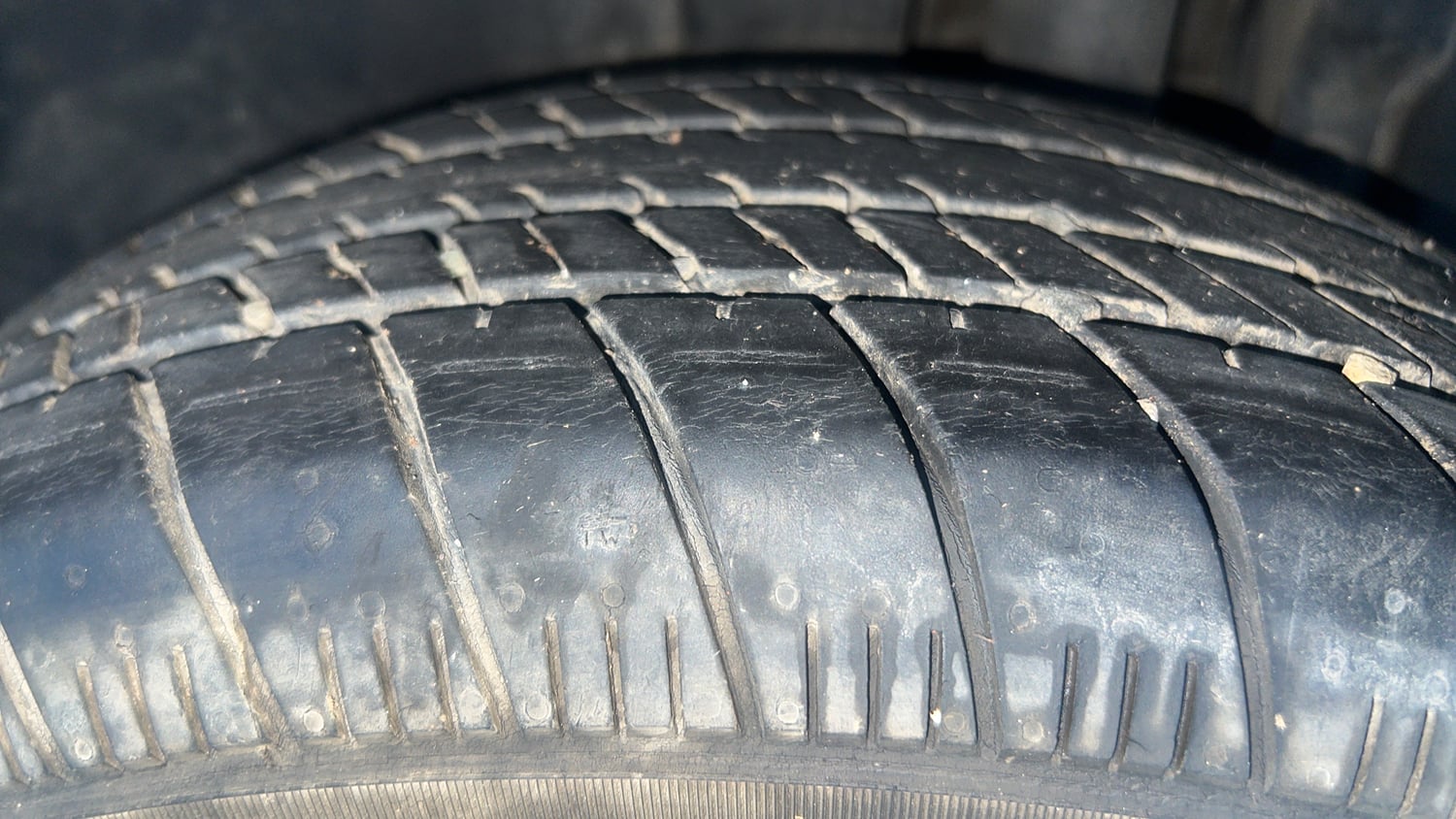 Used 2017 Maruti Suzuki Swift ZXi Petrol Manual tyres LEFT REAR TYRE TREAD VIEW