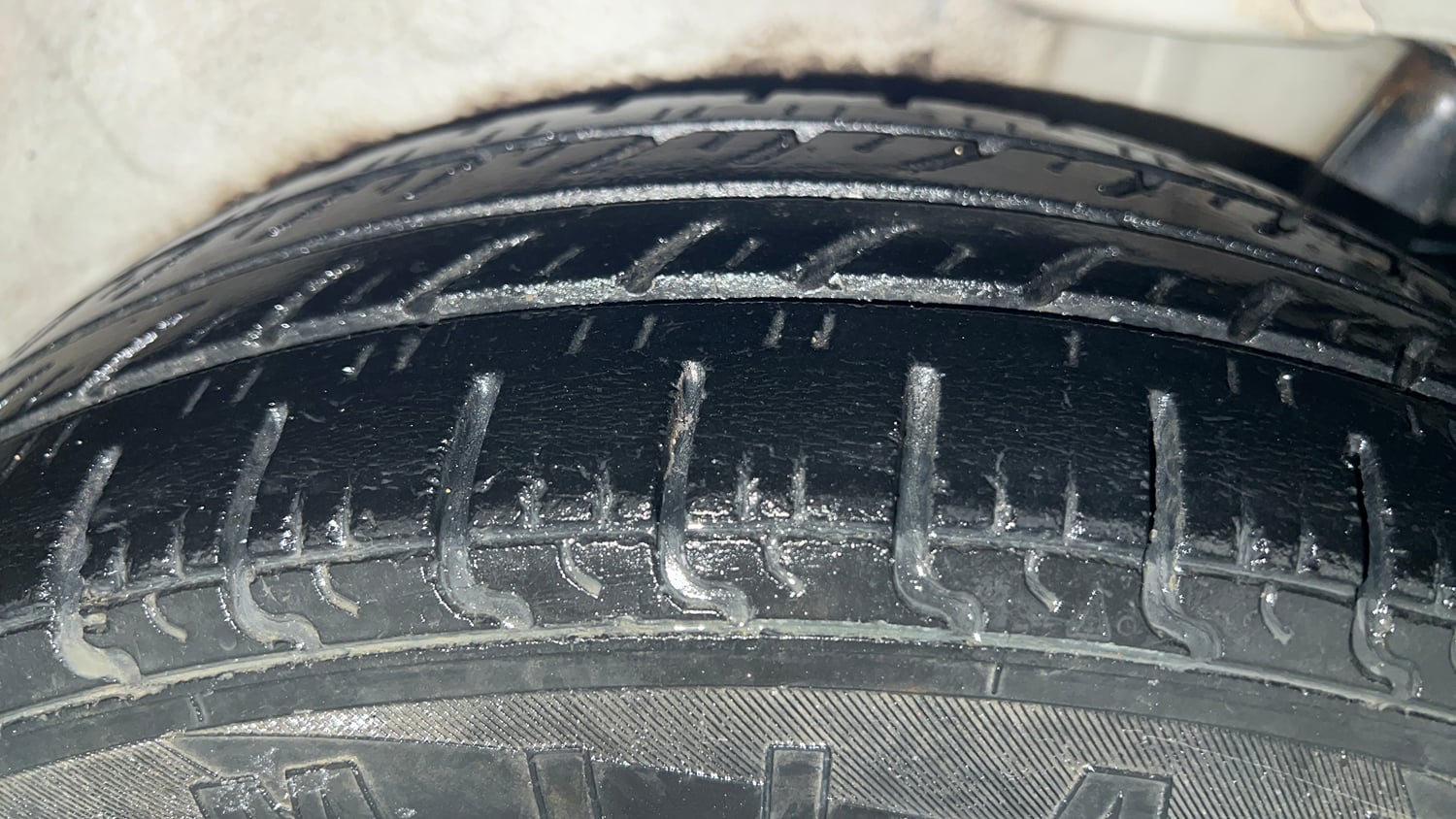 Used 2017 Maruti Suzuki Wagon R 1.0 VXI Petrol + CNG (Outside Fitted) Cng Manual tyres LEFT REAR TYRE TREAD VIEW