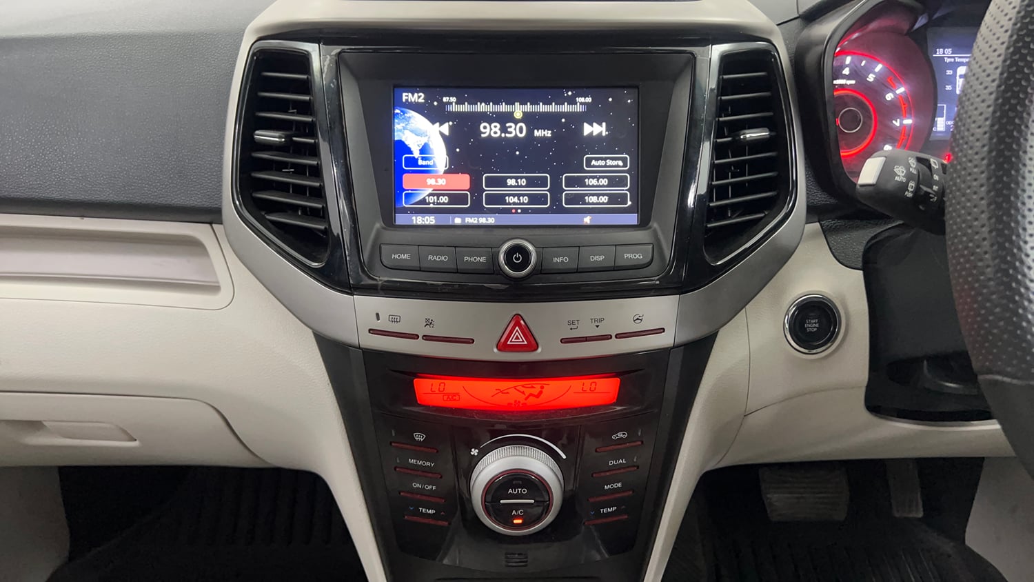 Used 2023 Mahindra XUV 300 W8 (O) 1.2 Petrol AMT Petrol Automatic interior MUSIC SYSTEM & AC CONTROL VIEW
