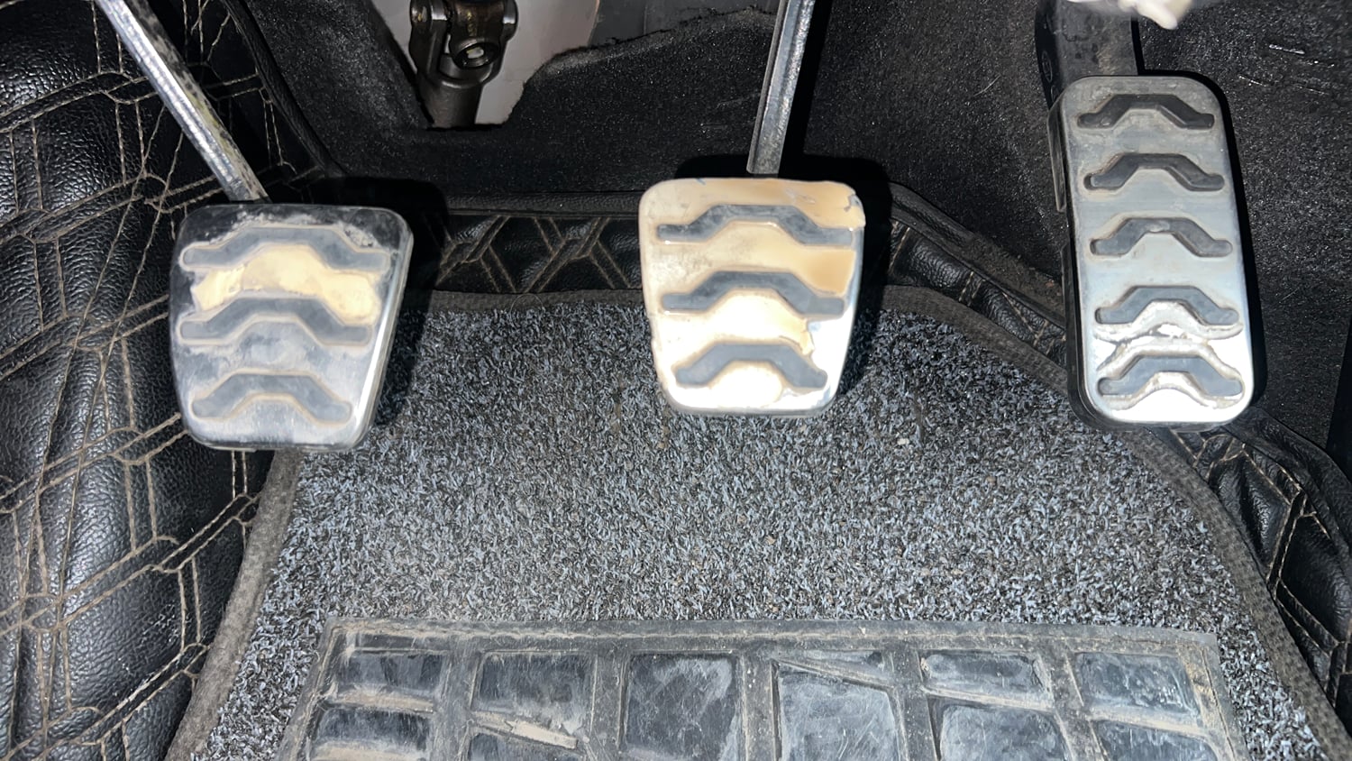 Used 2022 Kia Seltos GTX Plus 1.4 Petrol Manual interior PEDALS VIEW