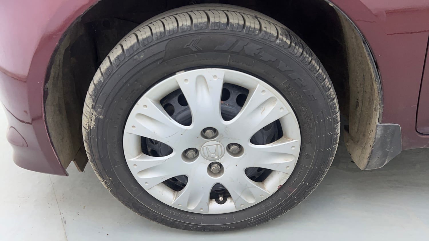 Used 2015 Honda Amaze 1.2 S i-VTEC Petrol Manual tyres LEFT FRONT TYRE RIM VIEW
