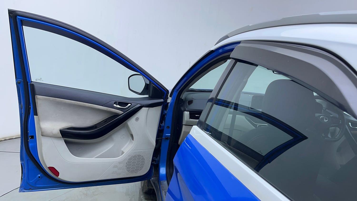 Used 2020 Tata Nexon XZA Plus (O) Petrol Automatic interior LEFT FRONT DOOR OPEN VIEW